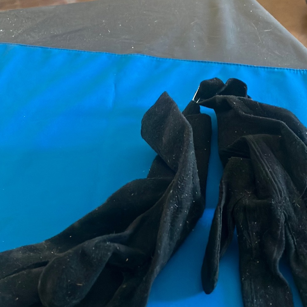 FINAL MARKDOWN Elegant vintage Black suede Gloves